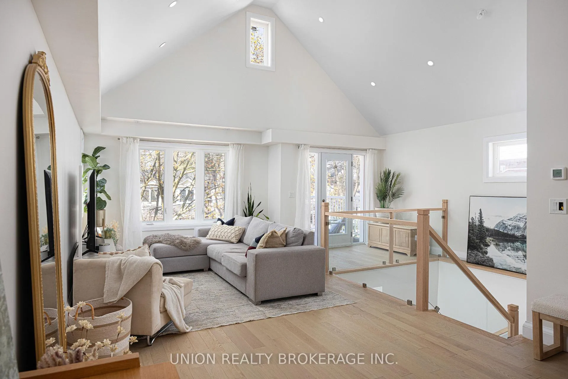 Photo 13 of 273 Lee Avenue, Toronto, The Beaches — HOMEH