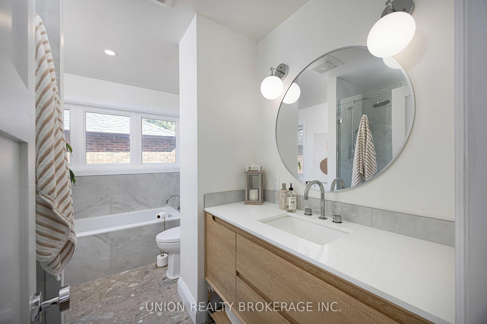 Photo 23 of 273 Lee Avenue, Toronto, The Beaches — HOMEH