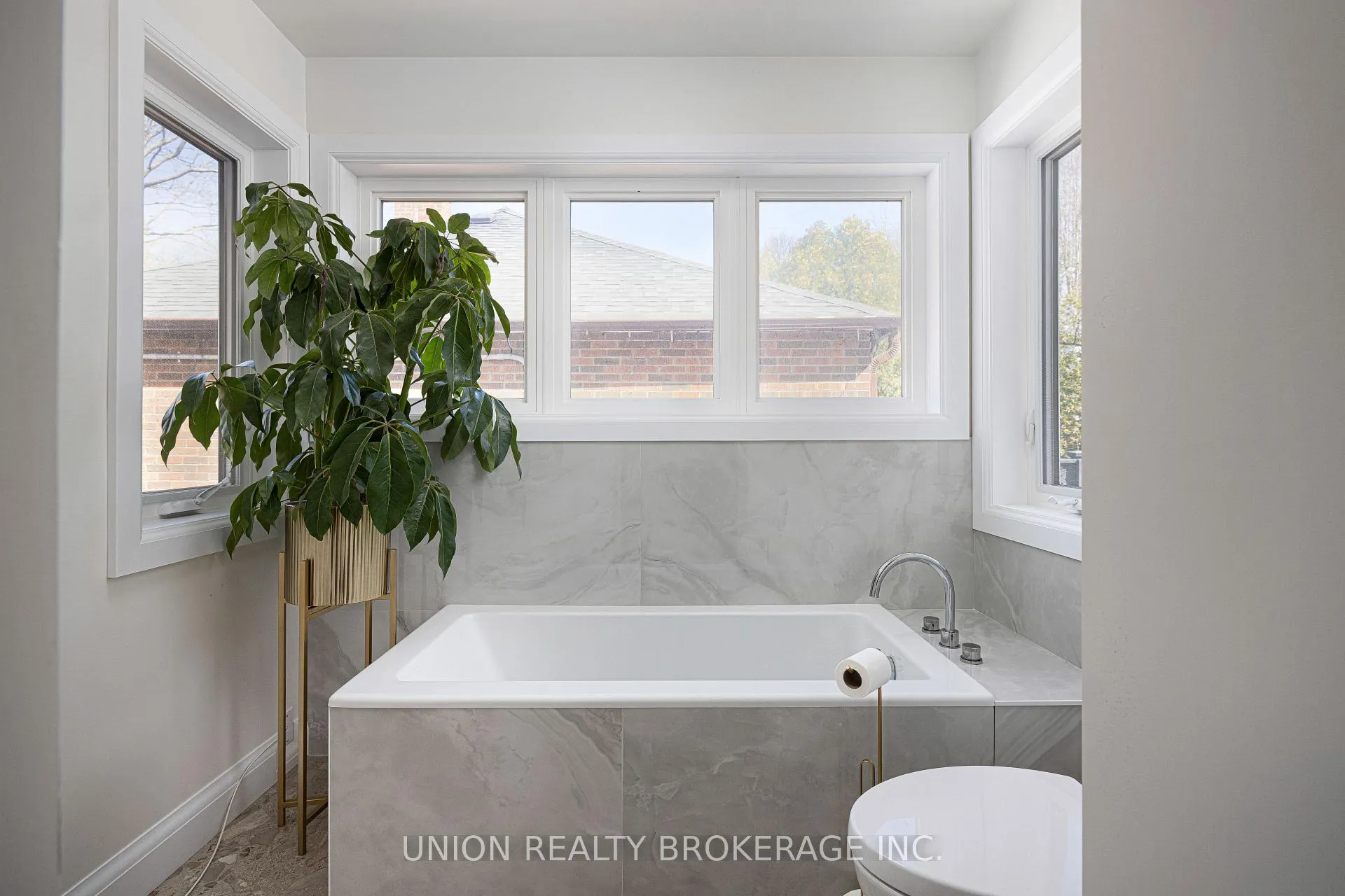 Photo 24 of 273 Lee Avenue, Toronto, The Beaches — HOMEH