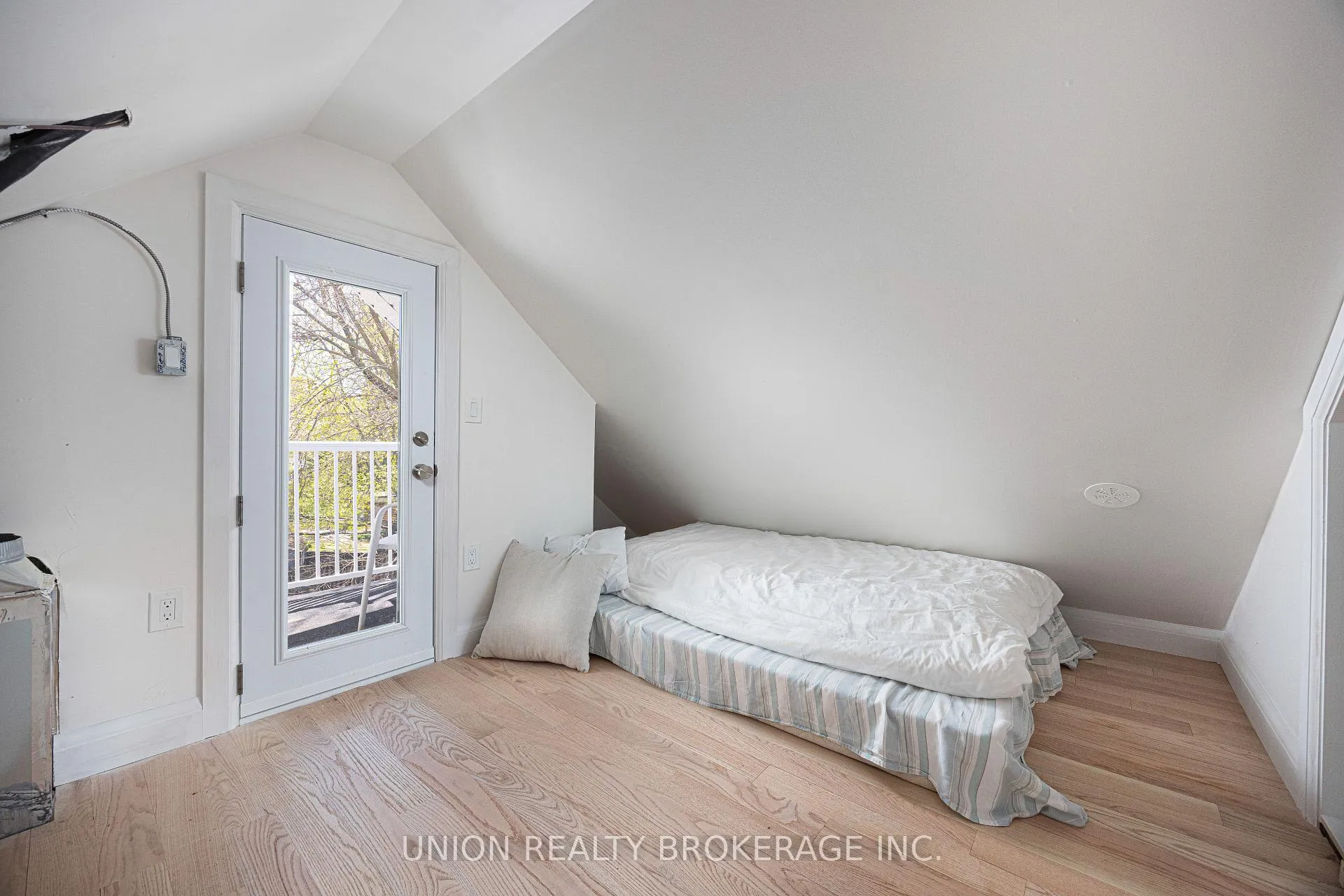 Photo 26 of 273 Lee Avenue, Toronto, The Beaches — HOMEH
