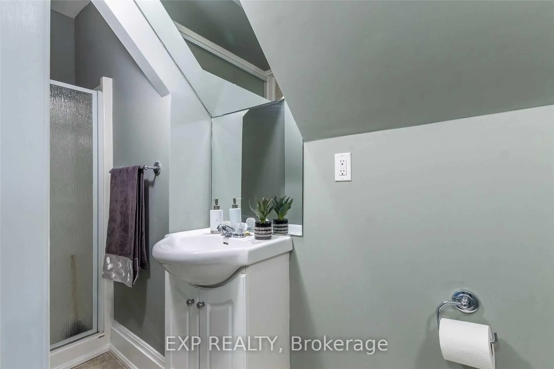 Photo 8 of 97 Ontario Avenue, Hamilton, Stinson — HOMEH