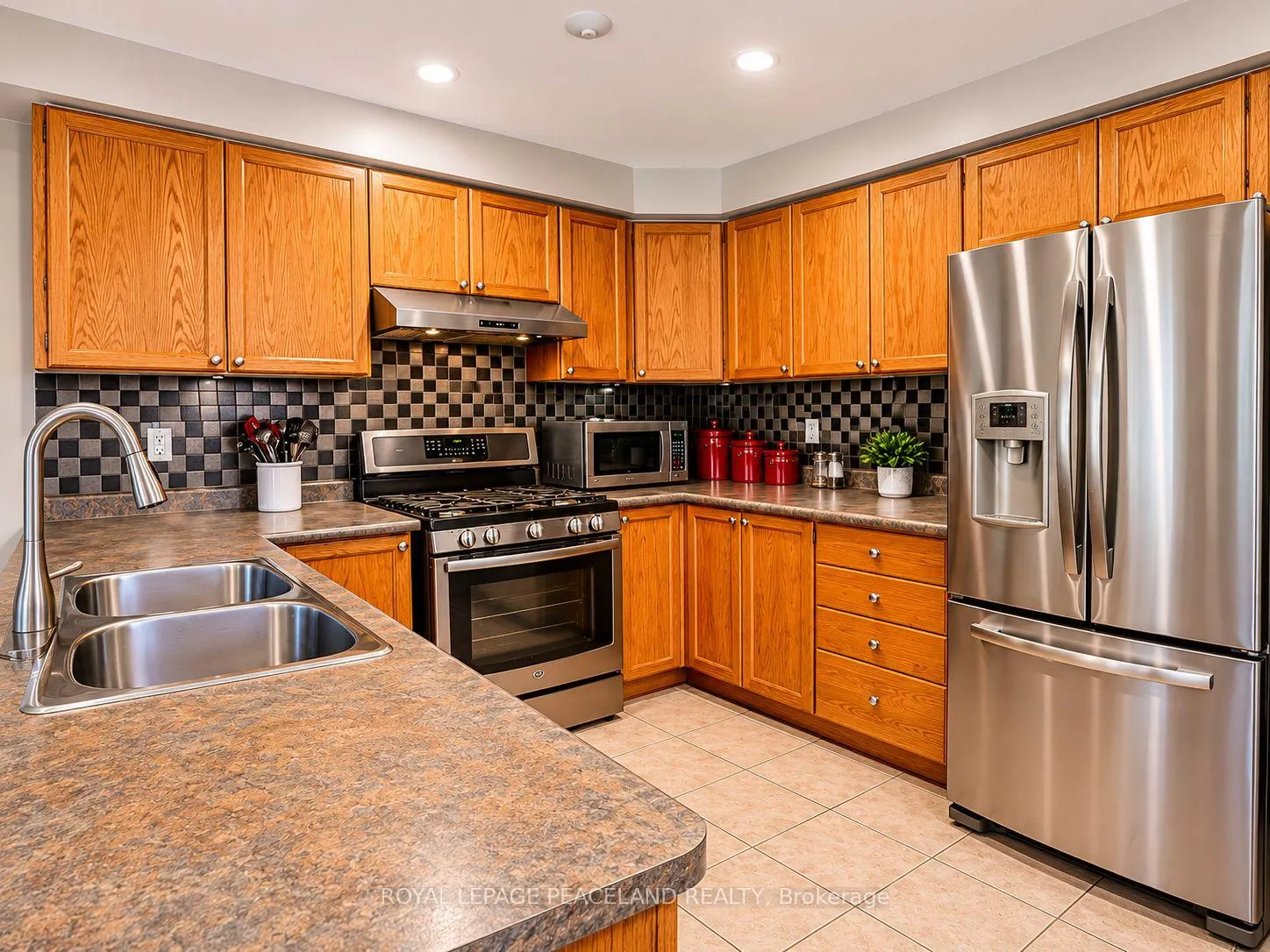Photo 2 of 65 Tanglemere Crescent, Brampton, Fletcher's Meadow — HOMEH