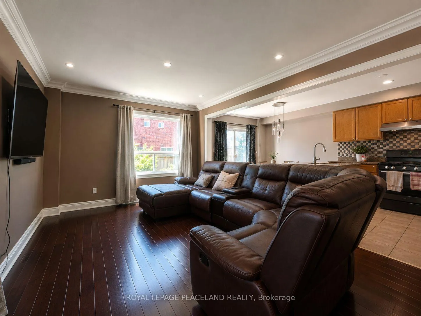 Photo 4 of 65 Tanglemere Crescent, Brampton, Fletcher's Meadow — HOMEH