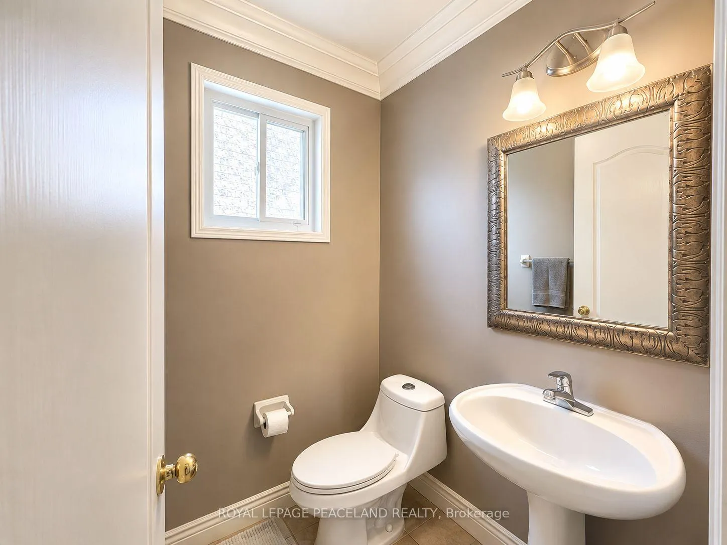 Photo 5 of 65 Tanglemere Crescent, Brampton, Fletcher's Meadow — HOMEH