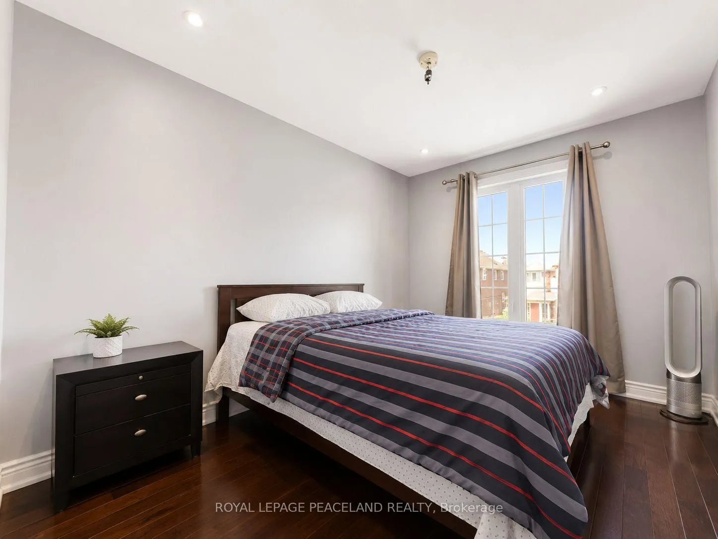 Photo 9 of 65 Tanglemere Crescent, Brampton, Fletcher's Meadow — HOMEH
