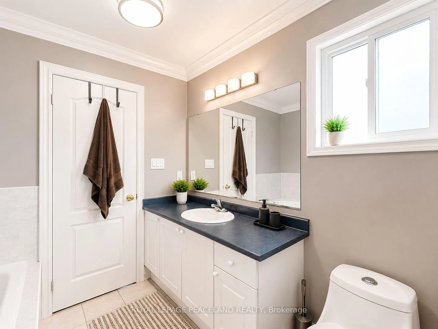 Photo 14 of 65 Tanglemere Crescent, Brampton, Fletcher's Meadow — HOMEH