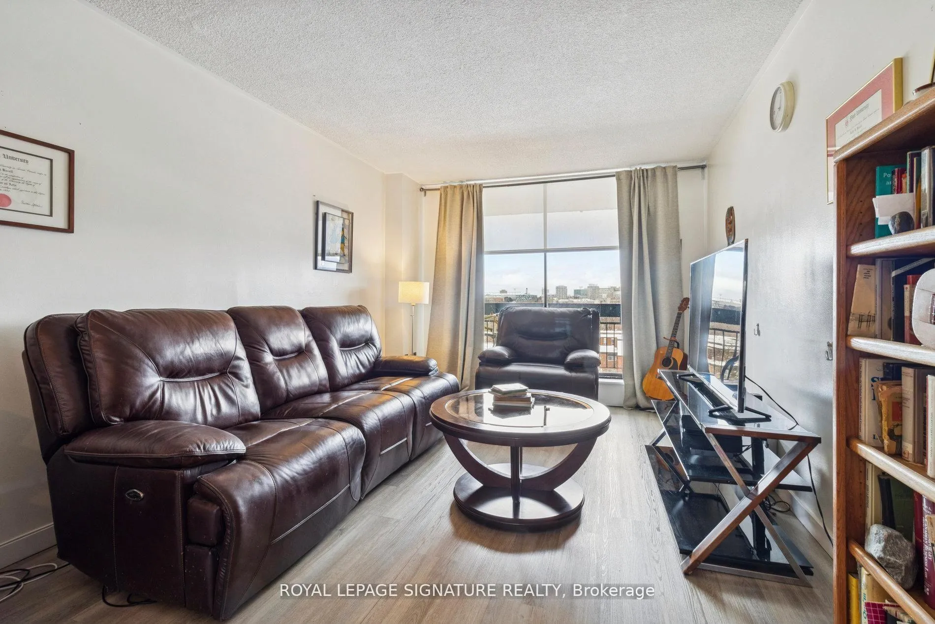 Front of Unit 720, 4645 Jane Street