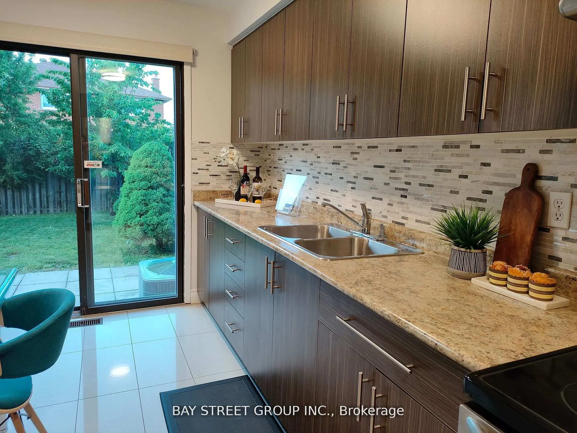 Photo 2 of 46 Hendon Road, Markham, Milliken Mills East — HOMEH