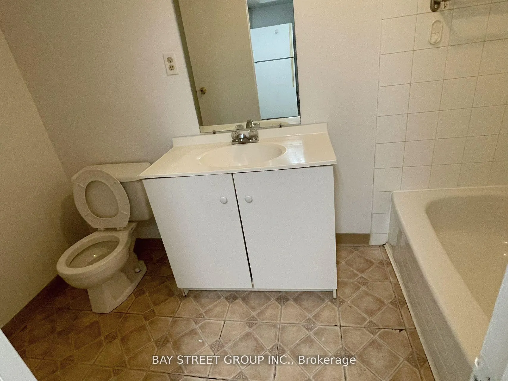 Photo 14 of 46 Hendon Road, Markham, Milliken Mills East — HOMEH