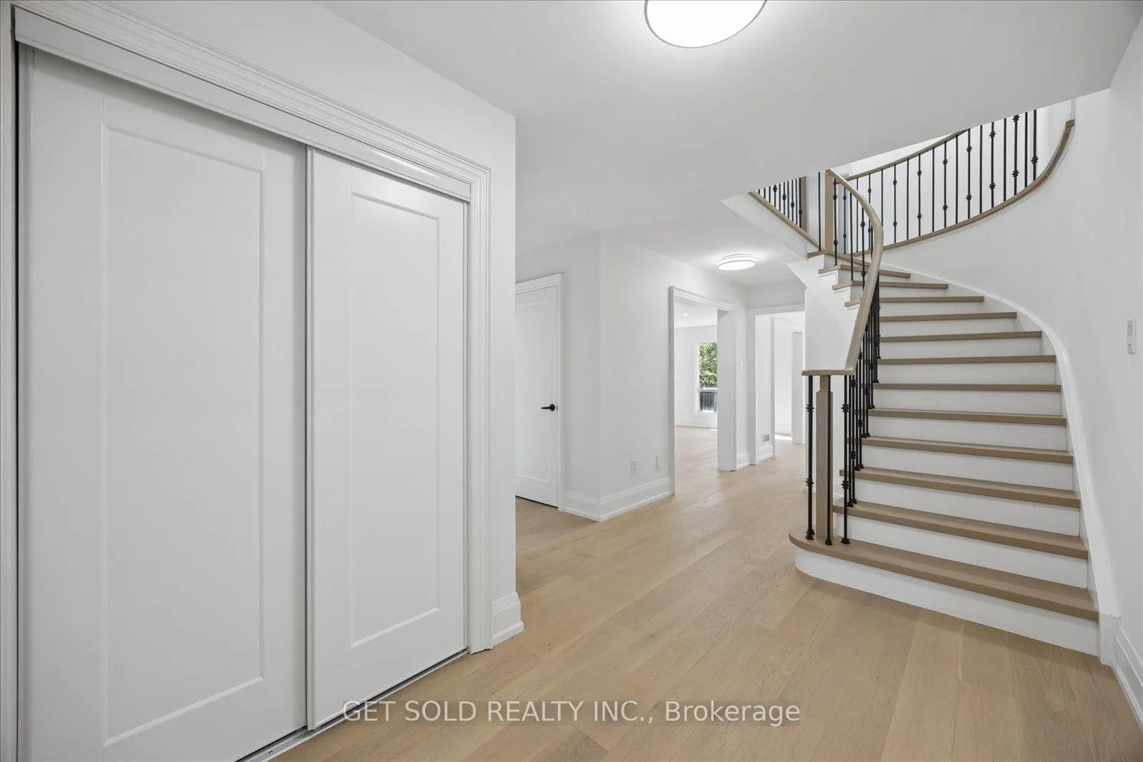 Photo 2 of 181 Brownridge Drive, Vaughan, Brownridge — HOMEH