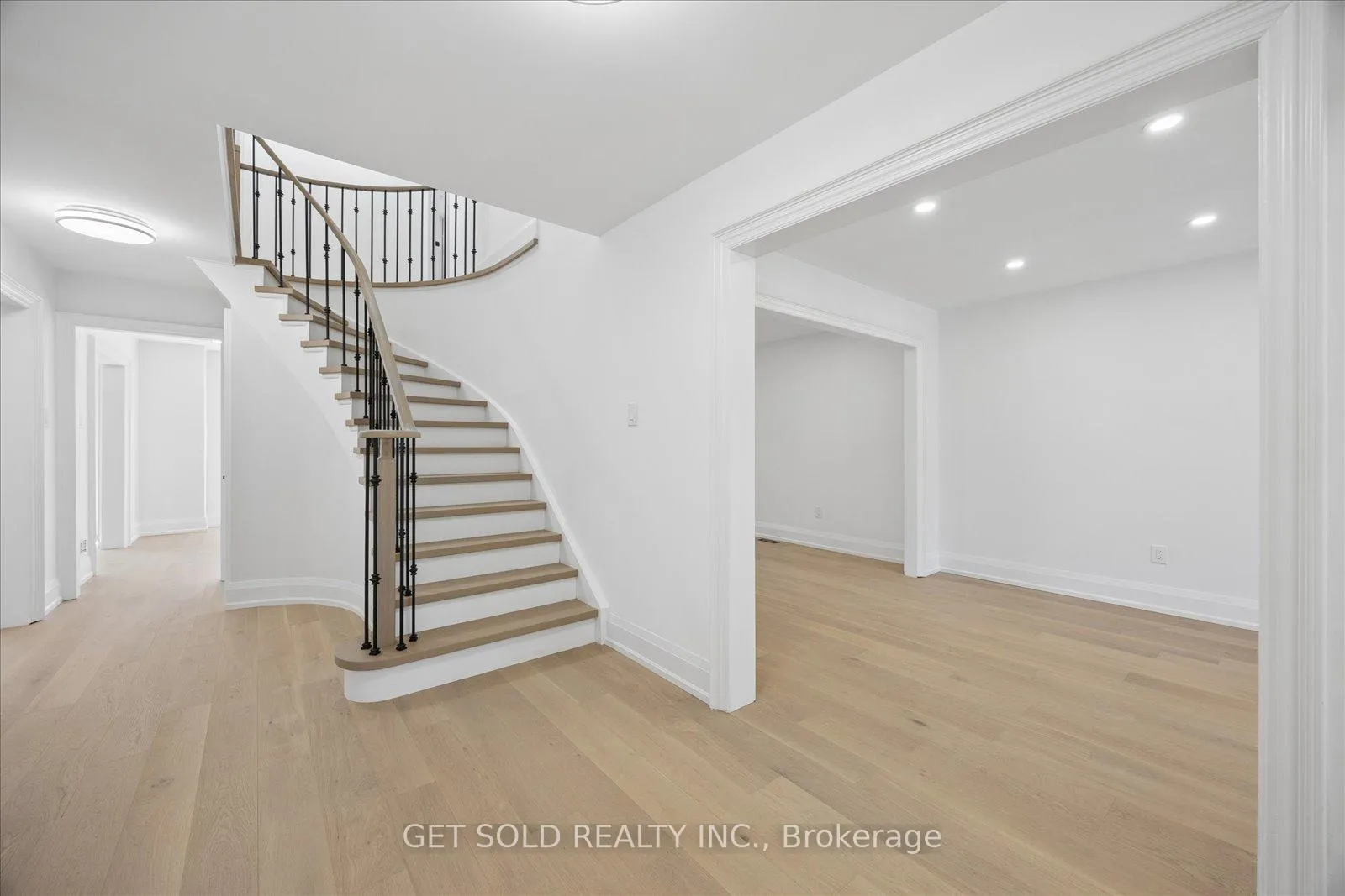 Photo 5 of 181 Brownridge Drive, Vaughan, Brownridge — HOMEH
