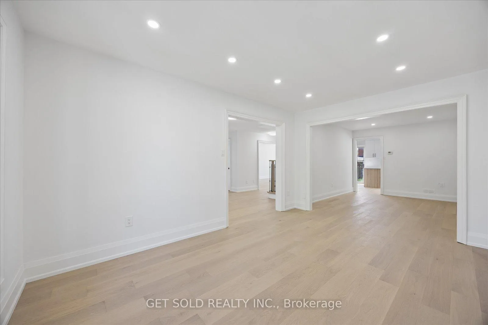 Photo 7 of 181 Brownridge Drive, Vaughan, Brownridge — HOMEH