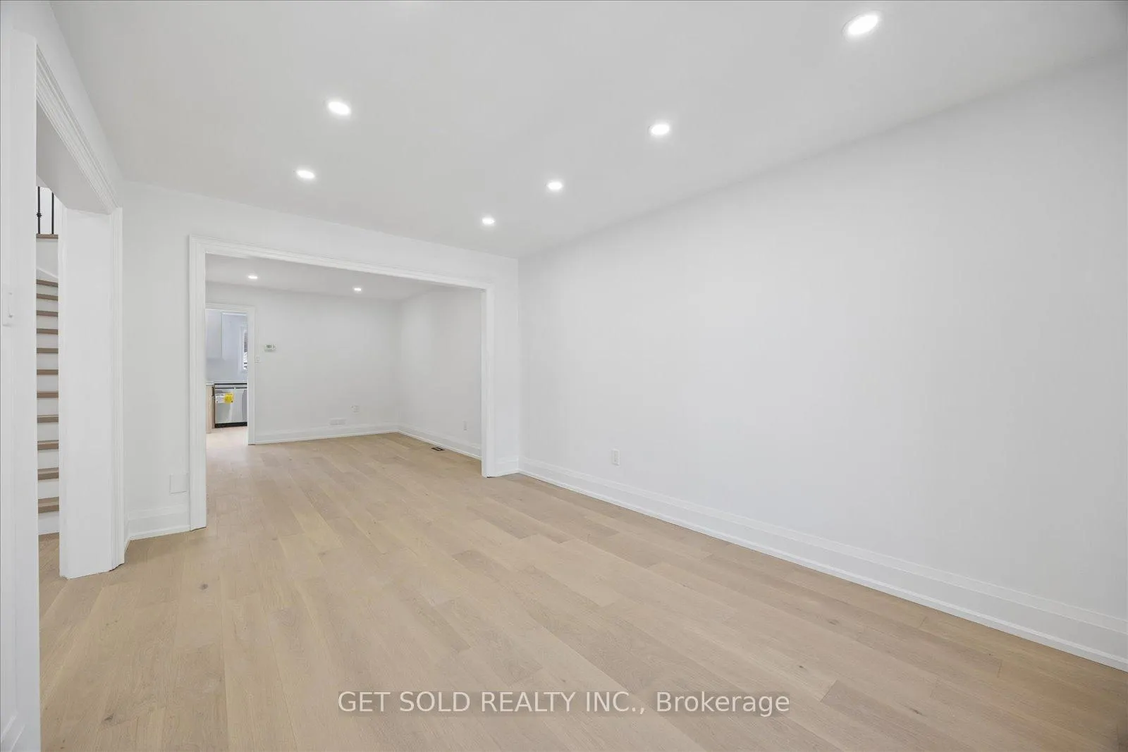 Photo 8 of 181 Brownridge Drive, Vaughan, Brownridge — HOMEH