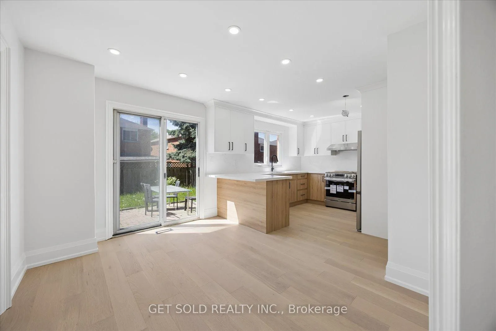 Photo 11 of 181 Brownridge Drive, Vaughan, Brownridge — HOMEH