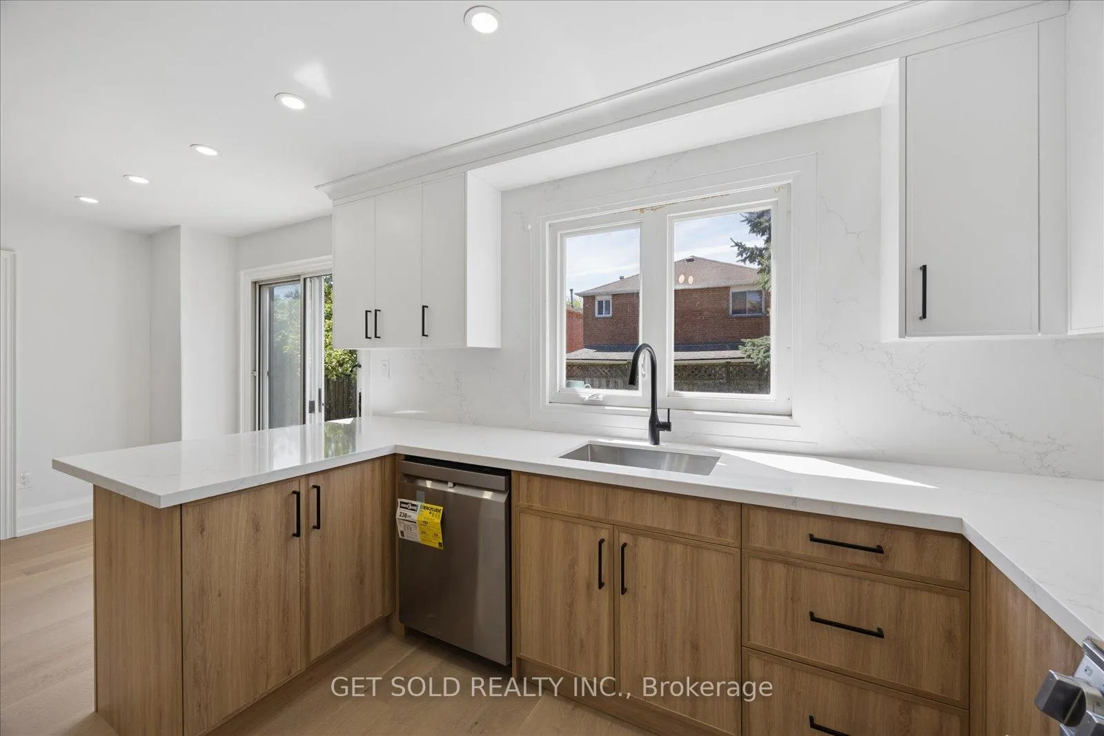 Photo 17 of 181 Brownridge Drive, Vaughan, Brownridge — HOMEH