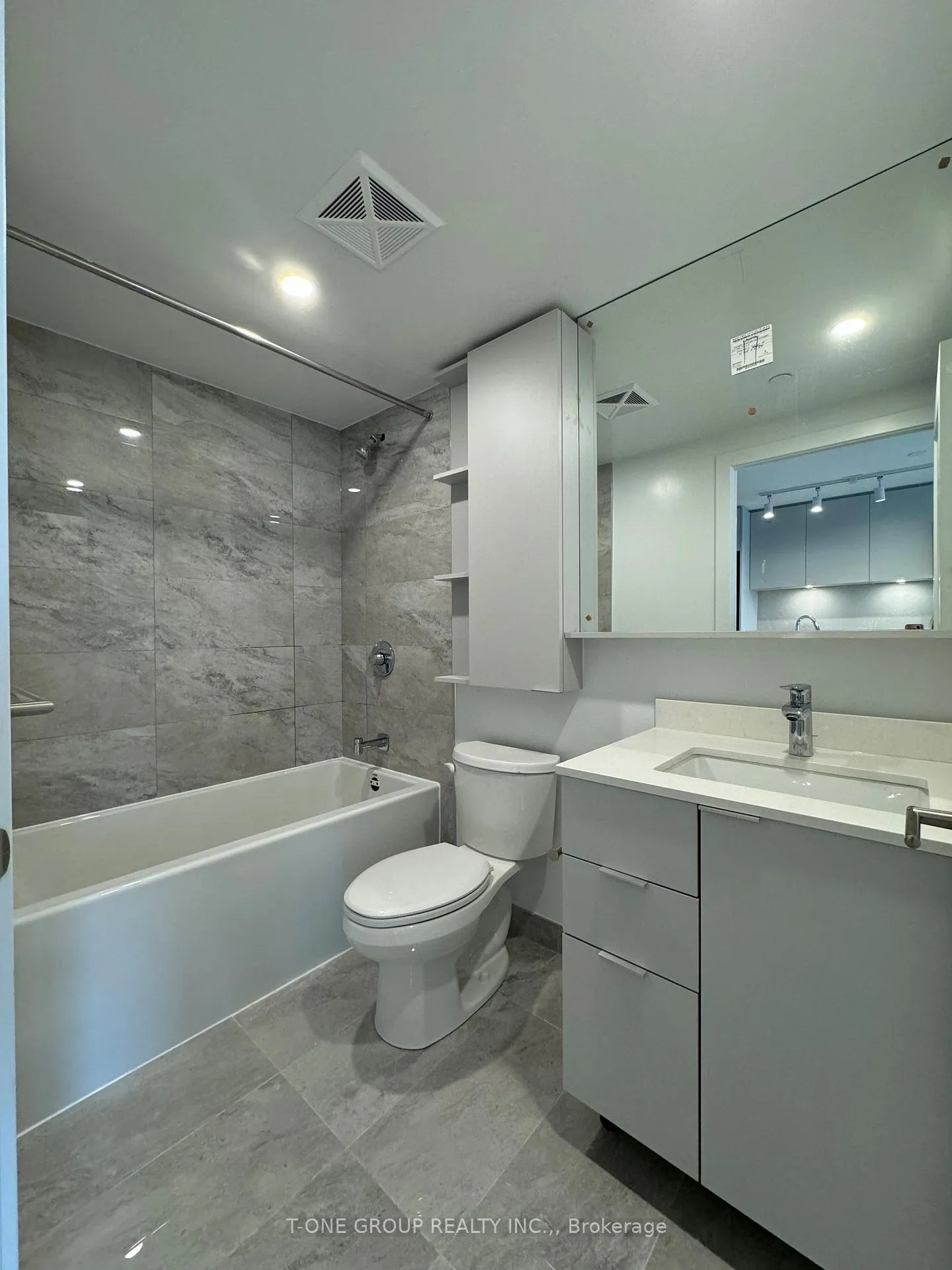 Photo 7 of Unit 1703, 8 Cedarland Drive, Markham, Unionville — HOMEH