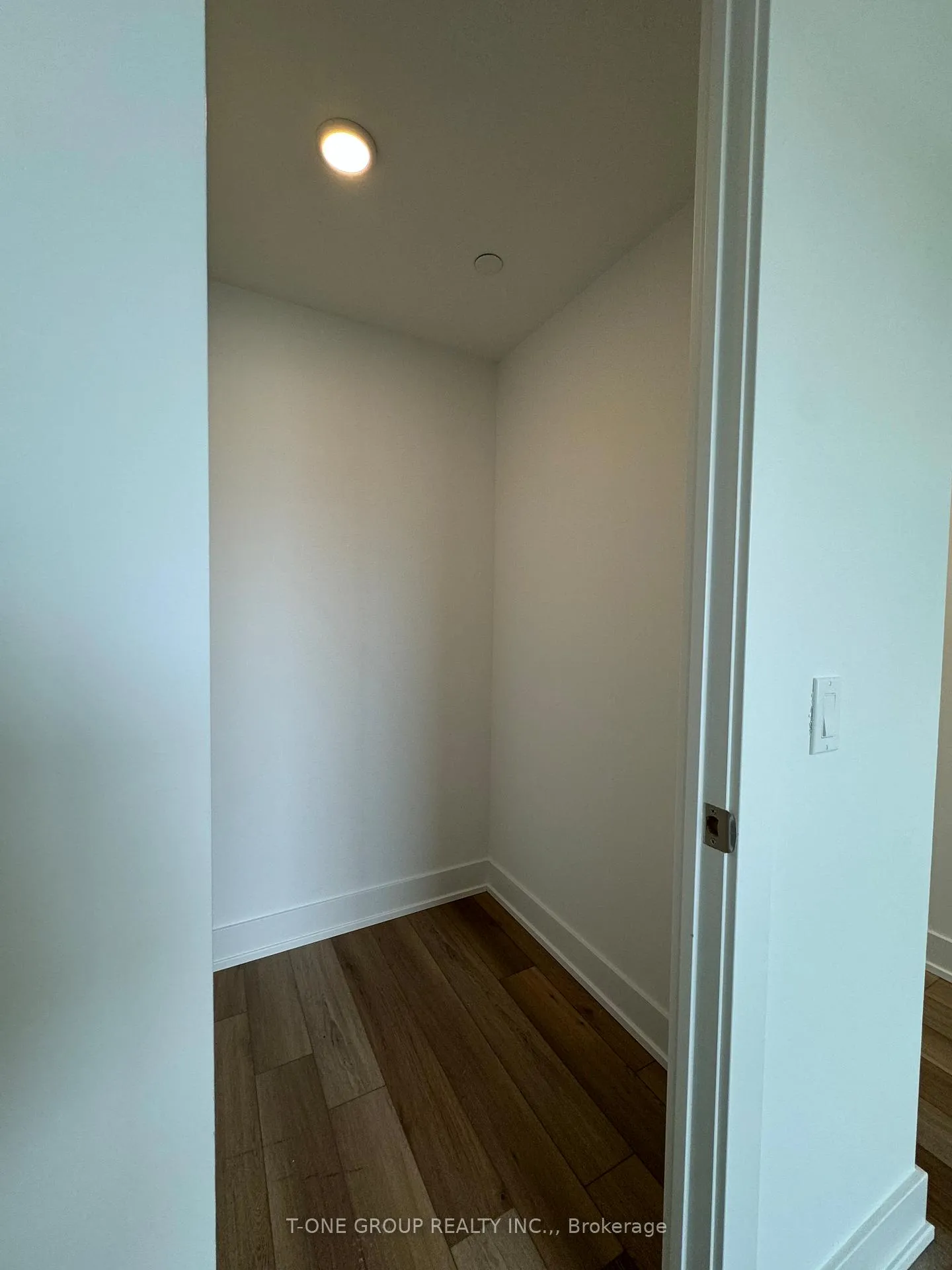 Photo 12 of Unit 1703, 8 Cedarland Drive, Markham, Unionville — HOMEH