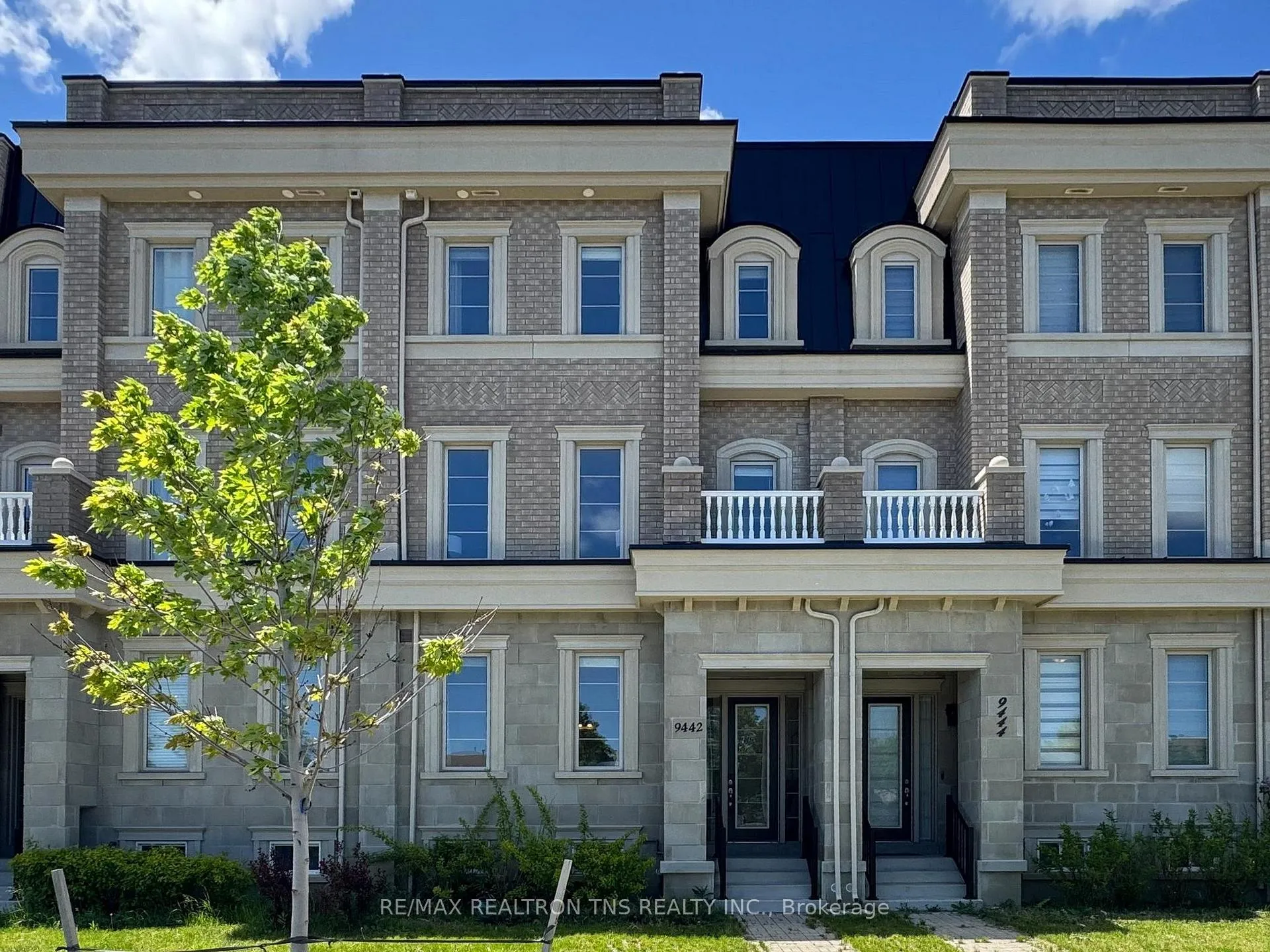 Front of 9442 Bayview Avenue