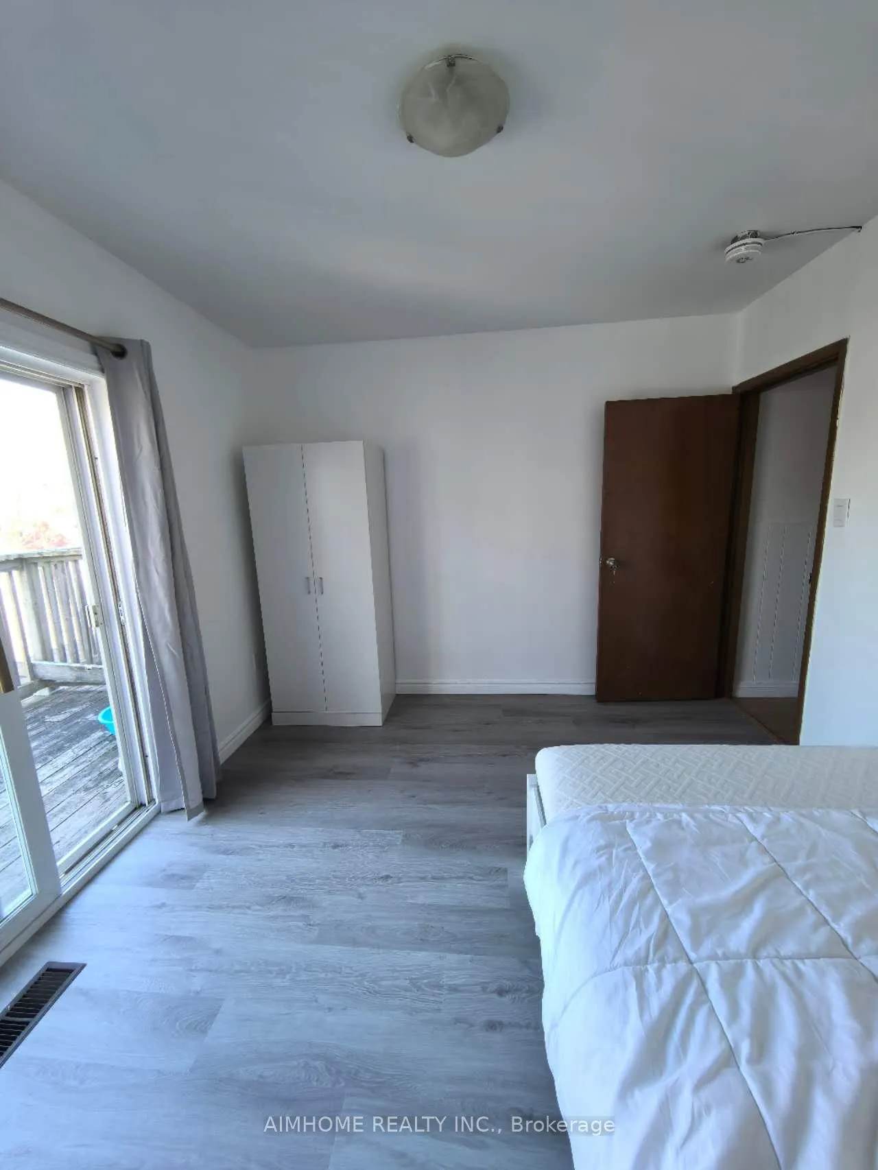 Front of Unit 2nd Flr Rm, 137A Markham Street