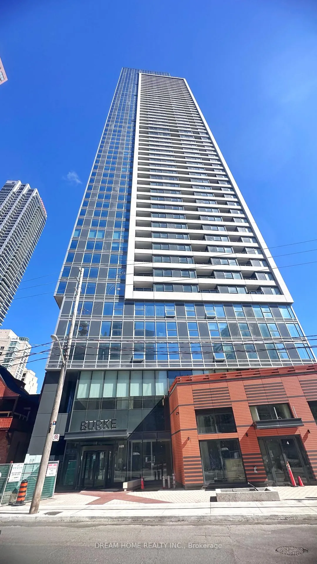 Front of Unit 1306, 609 Sherbourne Street
