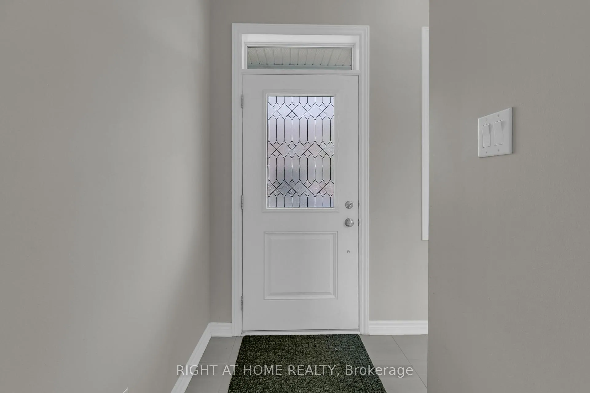 Photo 3 of 46 Focality Crescent, Ottawa, Barrhaven - Half Moon Bay — HOMEH