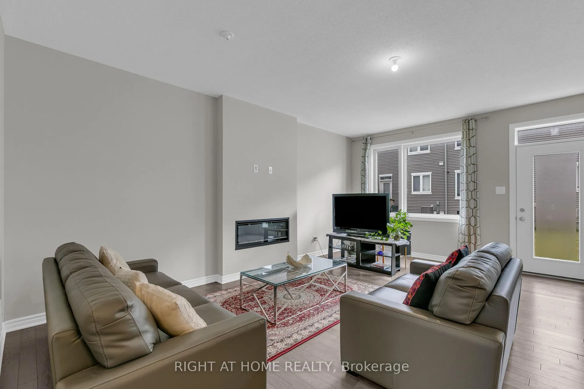Photo 5 of 46 Focality Crescent, Ottawa, Barrhaven - Half Moon Bay — HOMEH