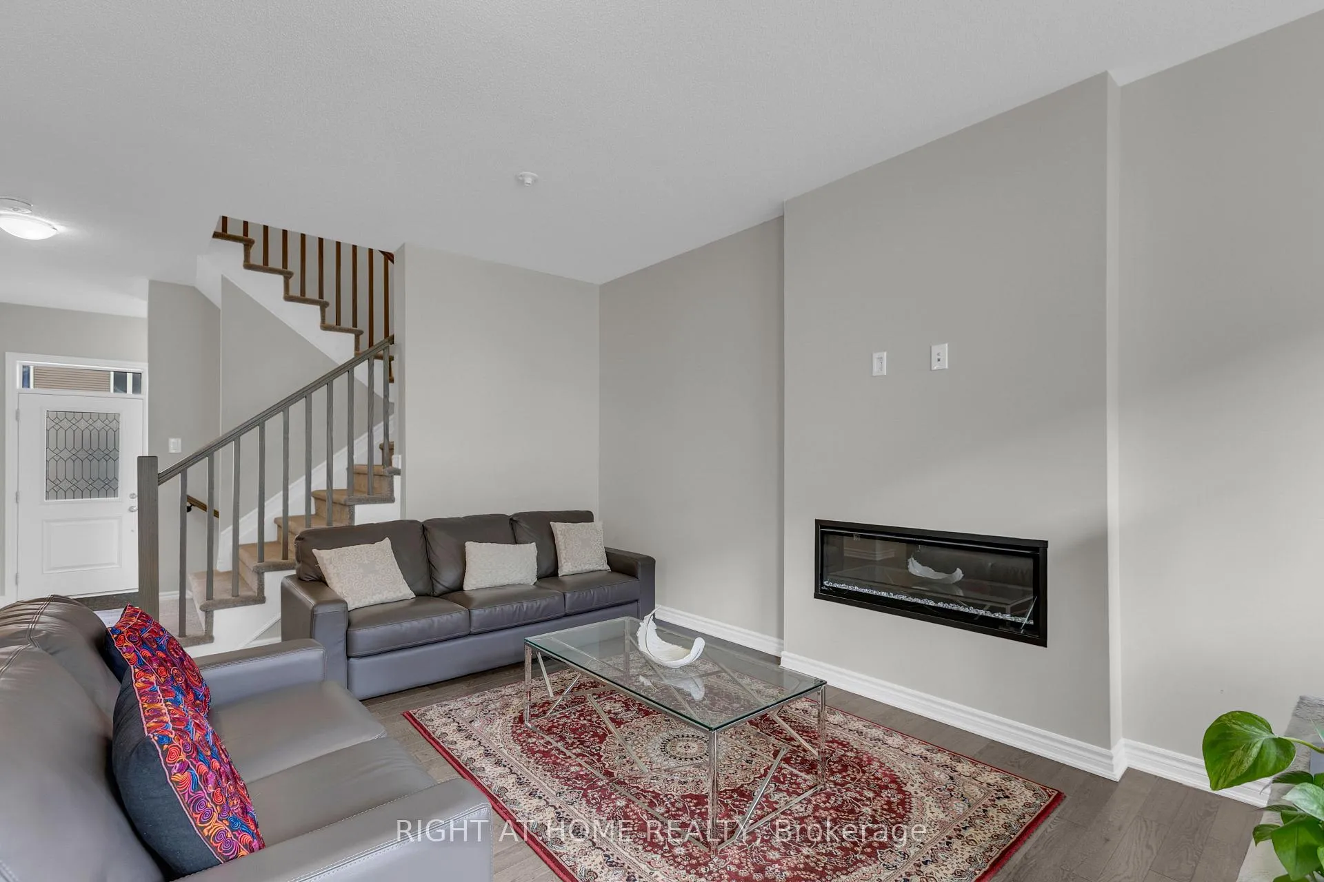 Photo 6 of 46 Focality Crescent, Ottawa, Barrhaven - Half Moon Bay — HOMEH