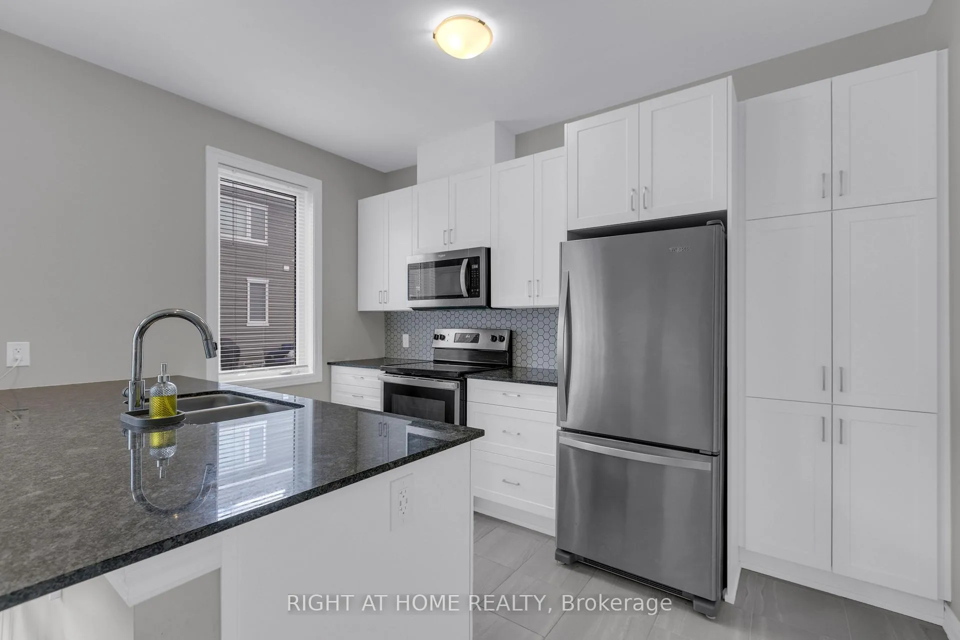 Photo 10 of 46 Focality Crescent, Ottawa, Barrhaven - Half Moon Bay — HOMEH