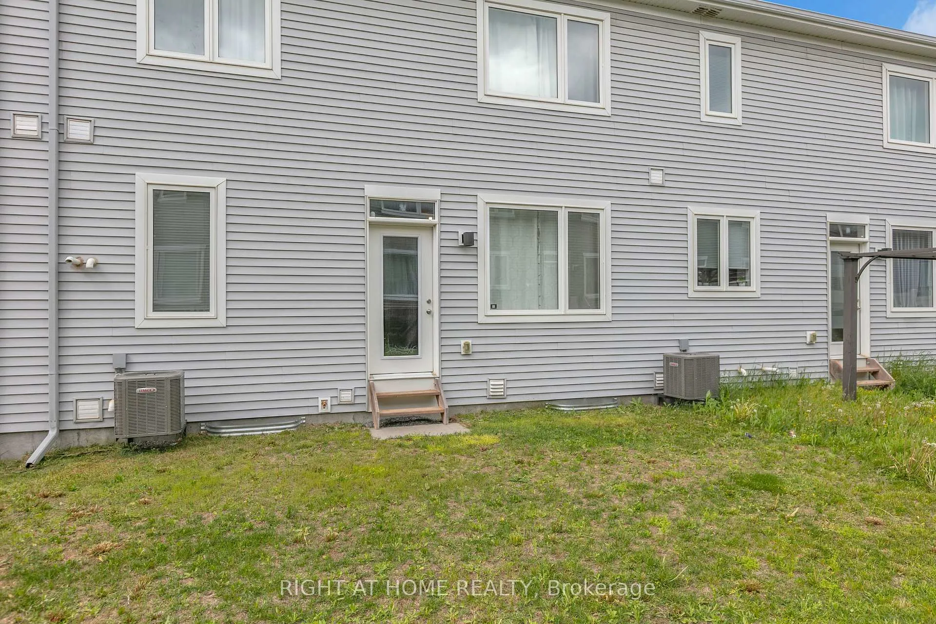 Photo 27 of 46 Focality Crescent, Ottawa, Barrhaven - Half Moon Bay — HOMEH