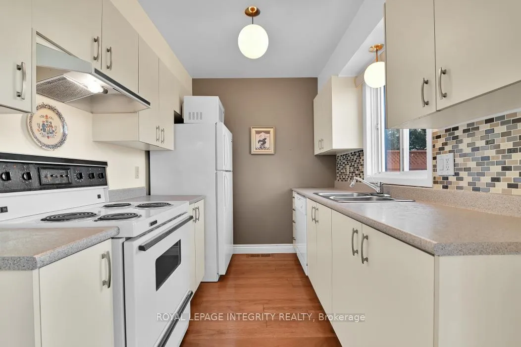 Photo 7 of 121 Dossetter Way, Ottawa, Hunt Club Park — HOMEH