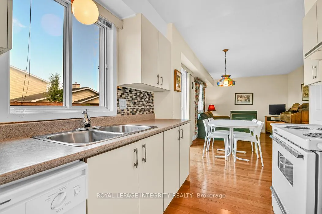 Photo 8 of 121 Dossetter Way, Ottawa, Hunt Club Park — HOMEH