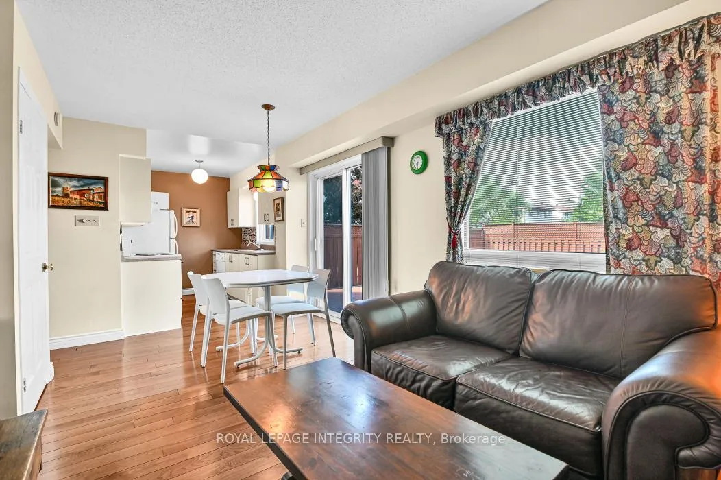 Photo 9 of 121 Dossetter Way, Ottawa, Hunt Club Park — HOMEH