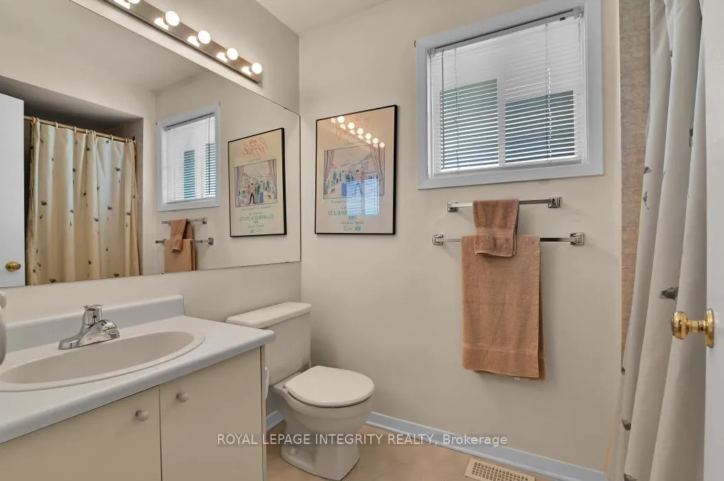 Photo 17 of 121 Dossetter Way, Ottawa, Hunt Club Park — HOMEH