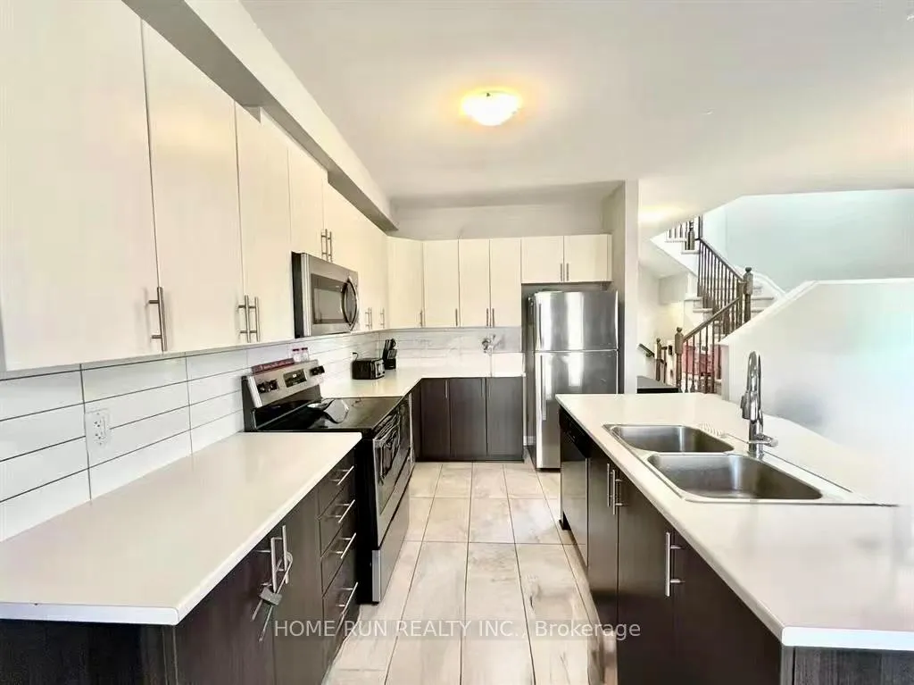 Photo 3 of 135 Teelin Circle, Ottawa, Barrhaven - Half Moon Bay — HOMEH