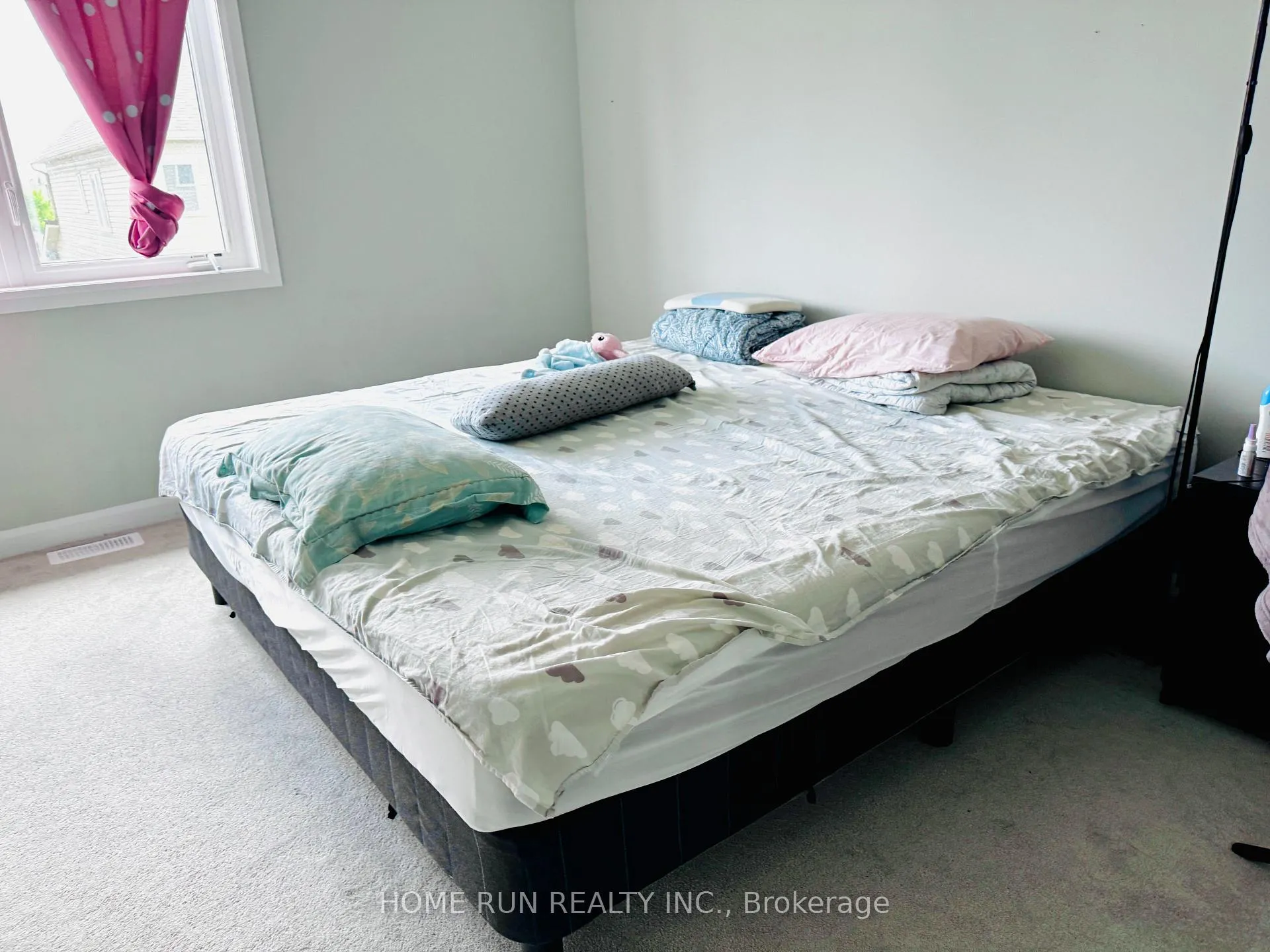 Photo 5 of 135 Teelin Circle, Ottawa, Barrhaven - Half Moon Bay — HOMEH