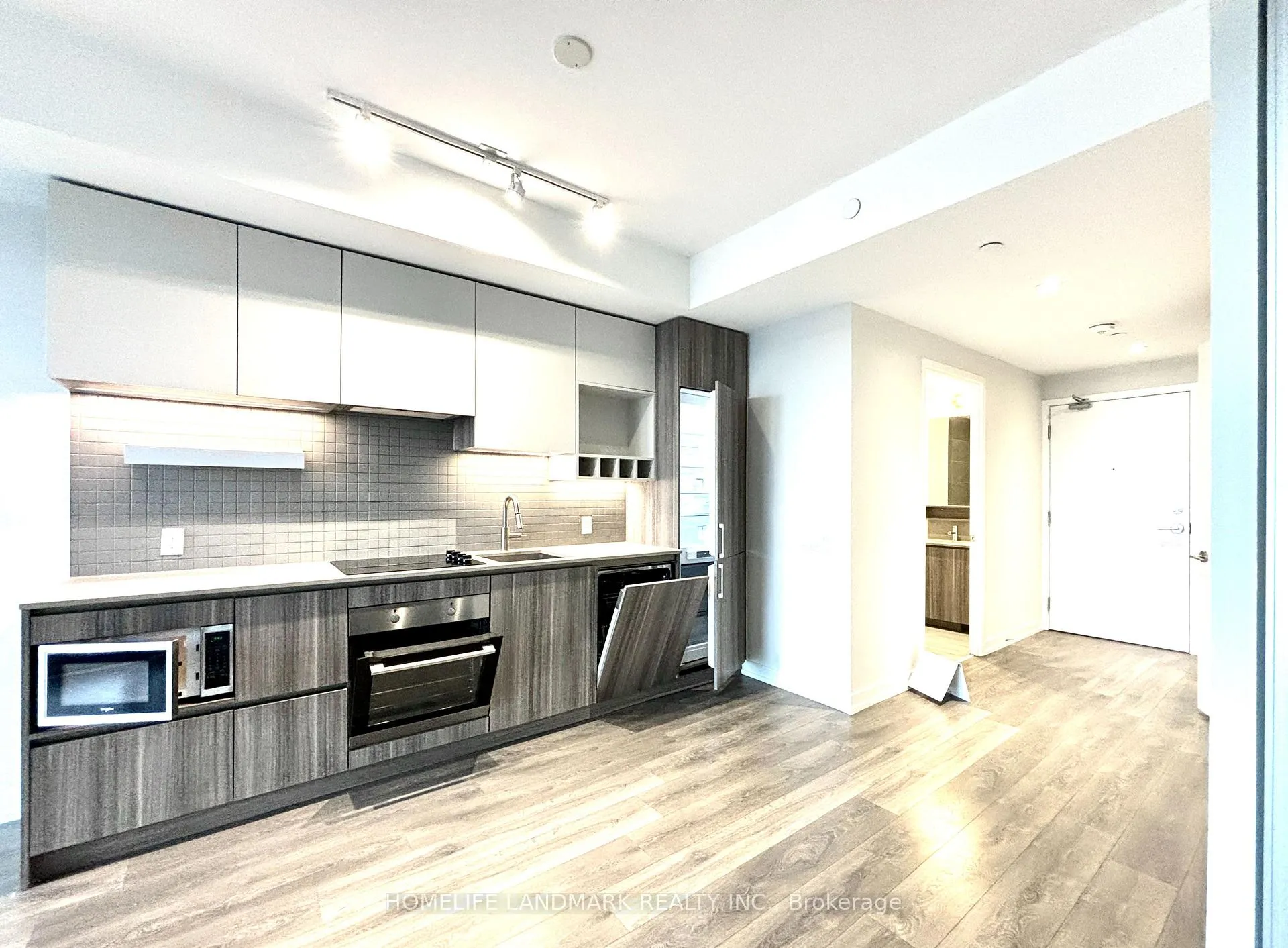 Photo 5 of Unit 2001, 898 Portage Parkway, Vaughan, Vaughan Corporate Centre — HOMEH