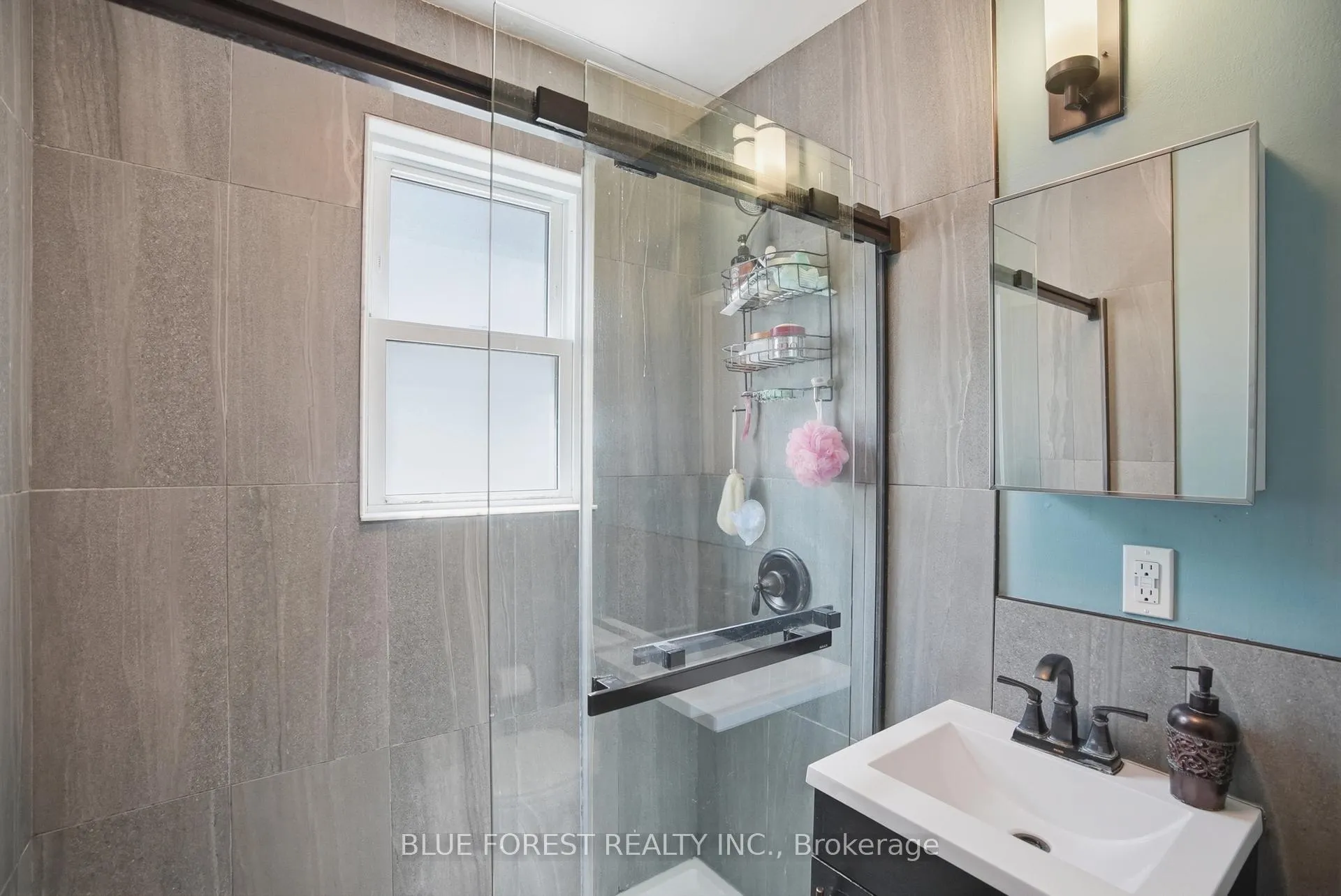 Photo 16 of 48 Heather Crescent, London, East N — HOMEH