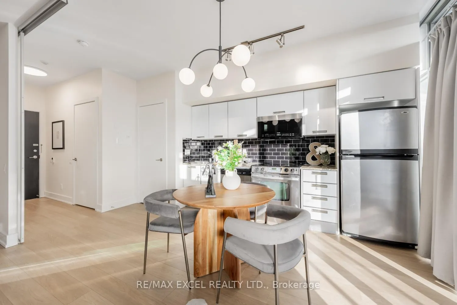 Photo 4 of Unit 3709, 33 Charles Street E, Toronto, Church-Yonge Corridor — HOMEH