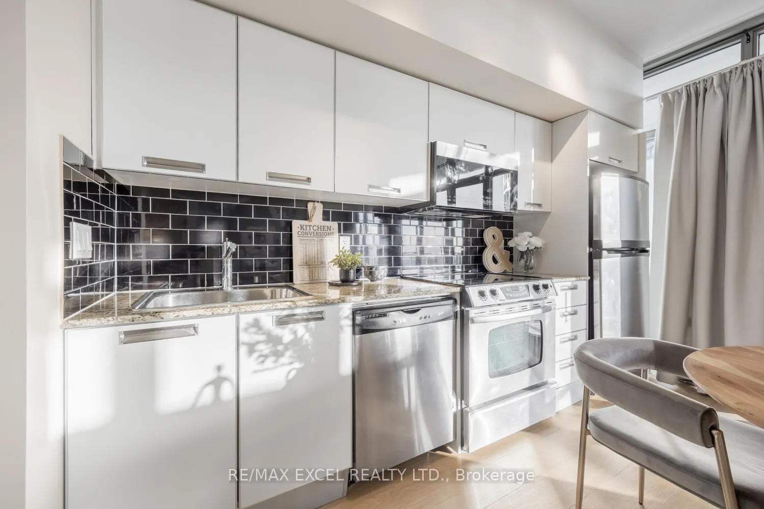 Photo 6 of Unit 3709, 33 Charles Street E, Toronto, Church-Yonge Corridor — HOMEH