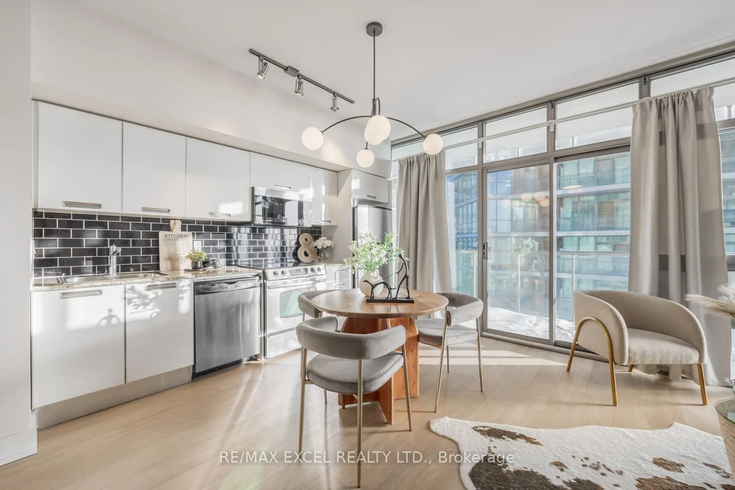 Photo 8 of Unit 3709, 33 Charles Street E, Toronto, Church-Yonge Corridor — HOMEH
