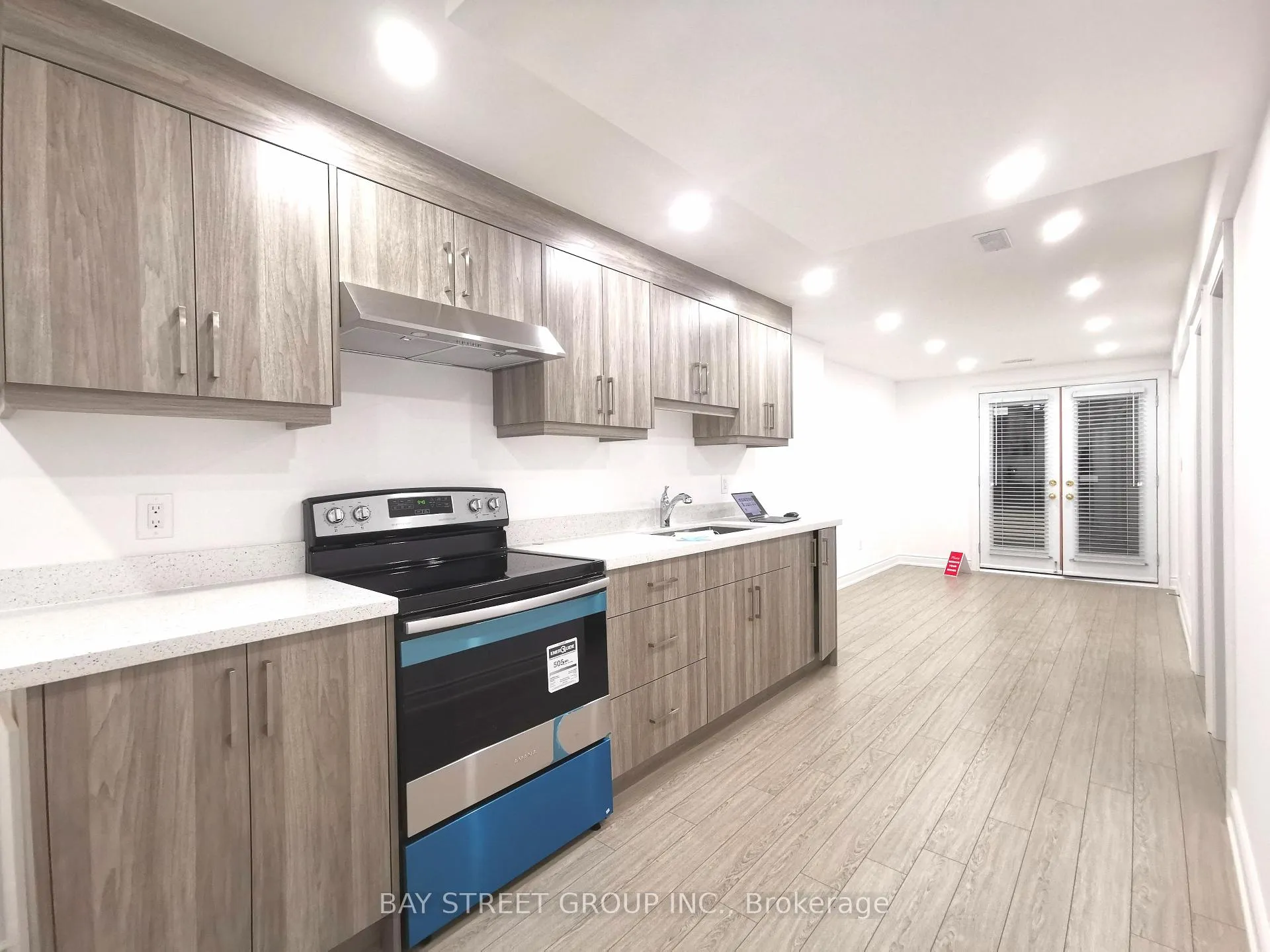 Photo 2 of Unit Bsmt, 267 Bathurst Glen Drive, Vaughan, Patterson — HOMEH