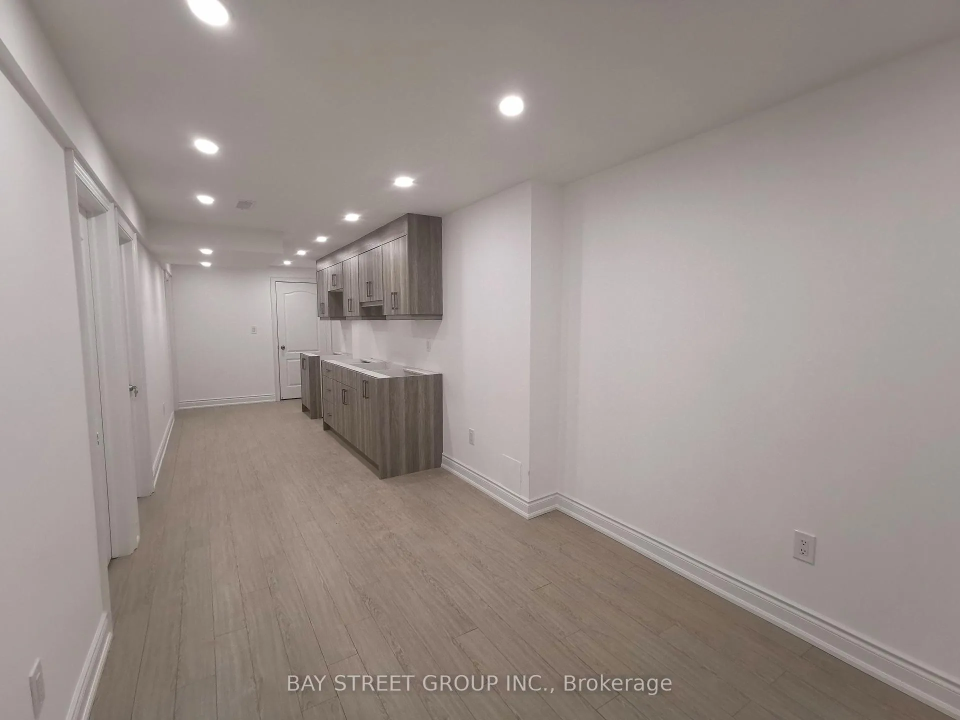 Photo 3 of Unit Bsmt, 267 Bathurst Glen Drive, Vaughan, Patterson — HOMEH