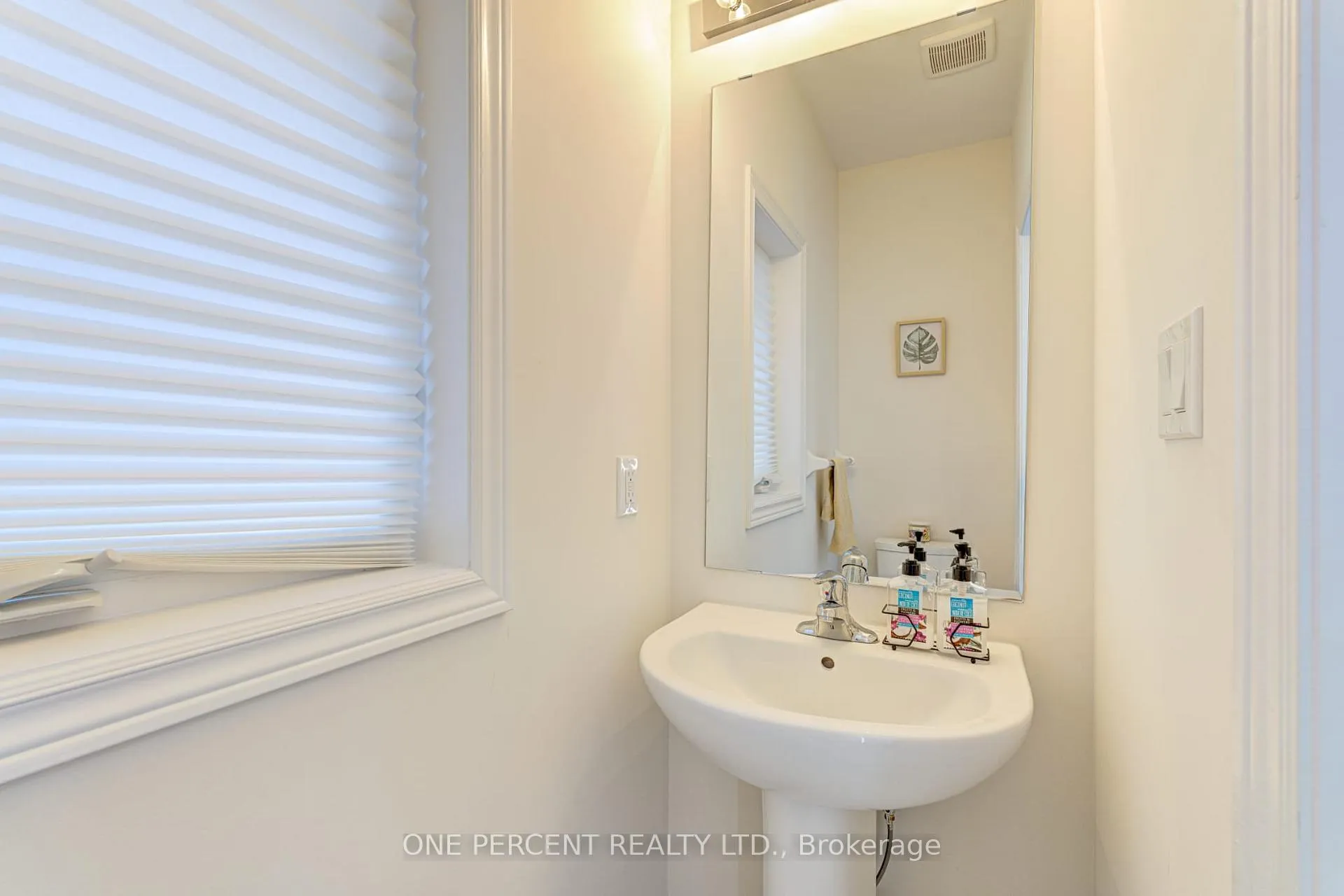 Photo 7 of 465 Kennedy Circle W, Milton, Cobban — HOMEH