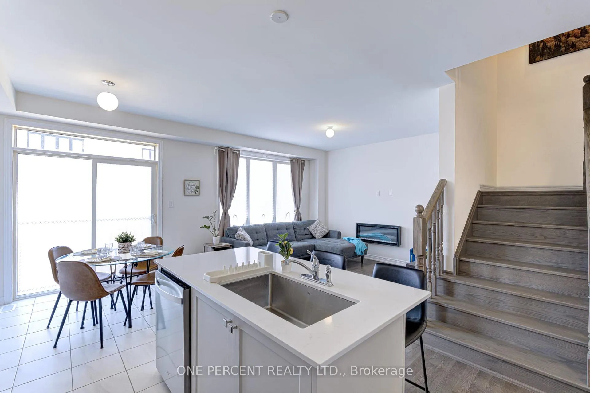 Photo 10 of 465 Kennedy Circle W, Milton, Cobban — HOMEH