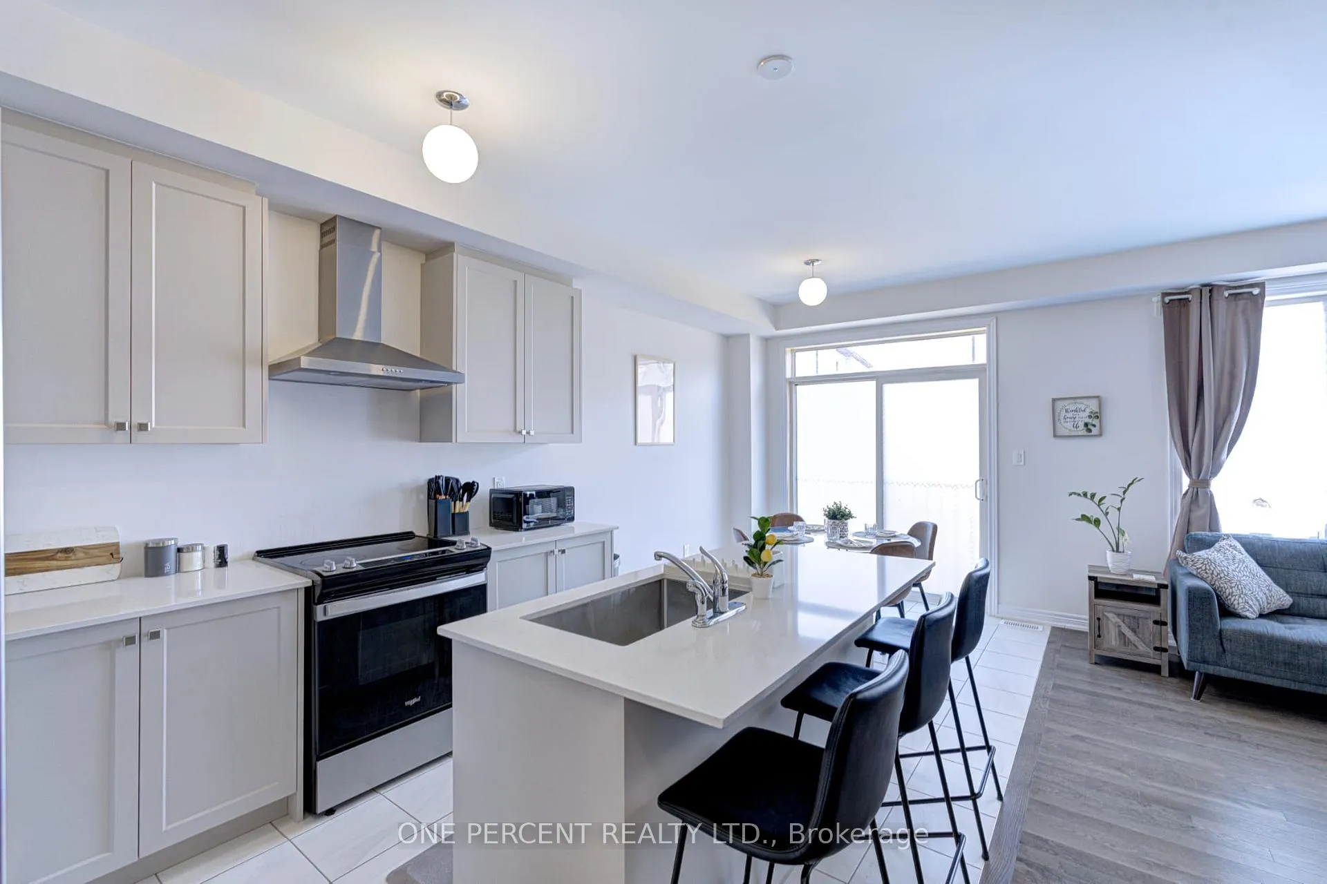 Photo 11 of 465 Kennedy Circle W, Milton, Cobban — HOMEH