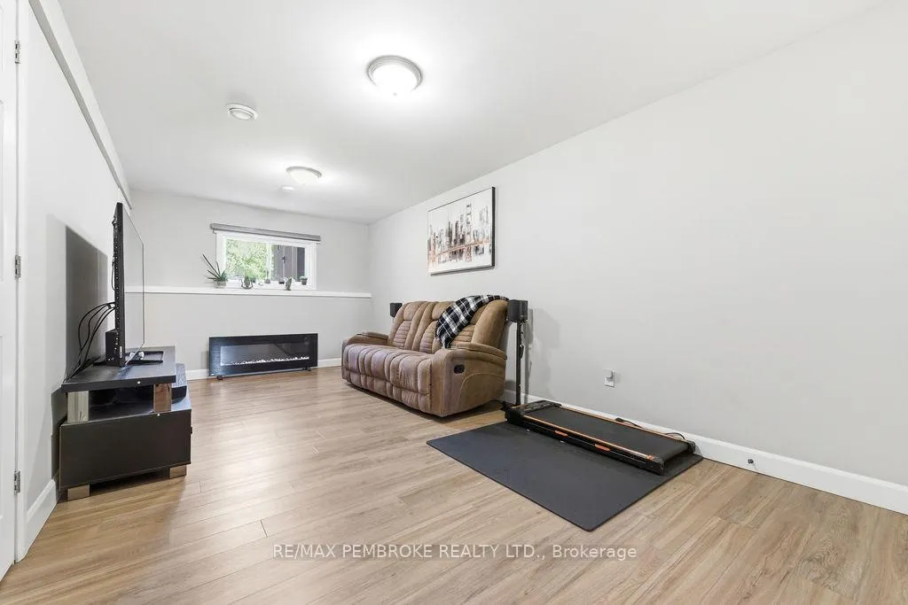 Photo 25 of 623 Nelson Street, Pembroke — HOMEH