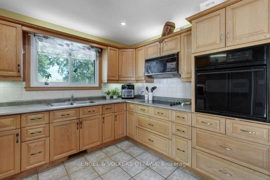 Photo 9 of 14961 County Rd 43, North Stormont, Finch — HOMEH