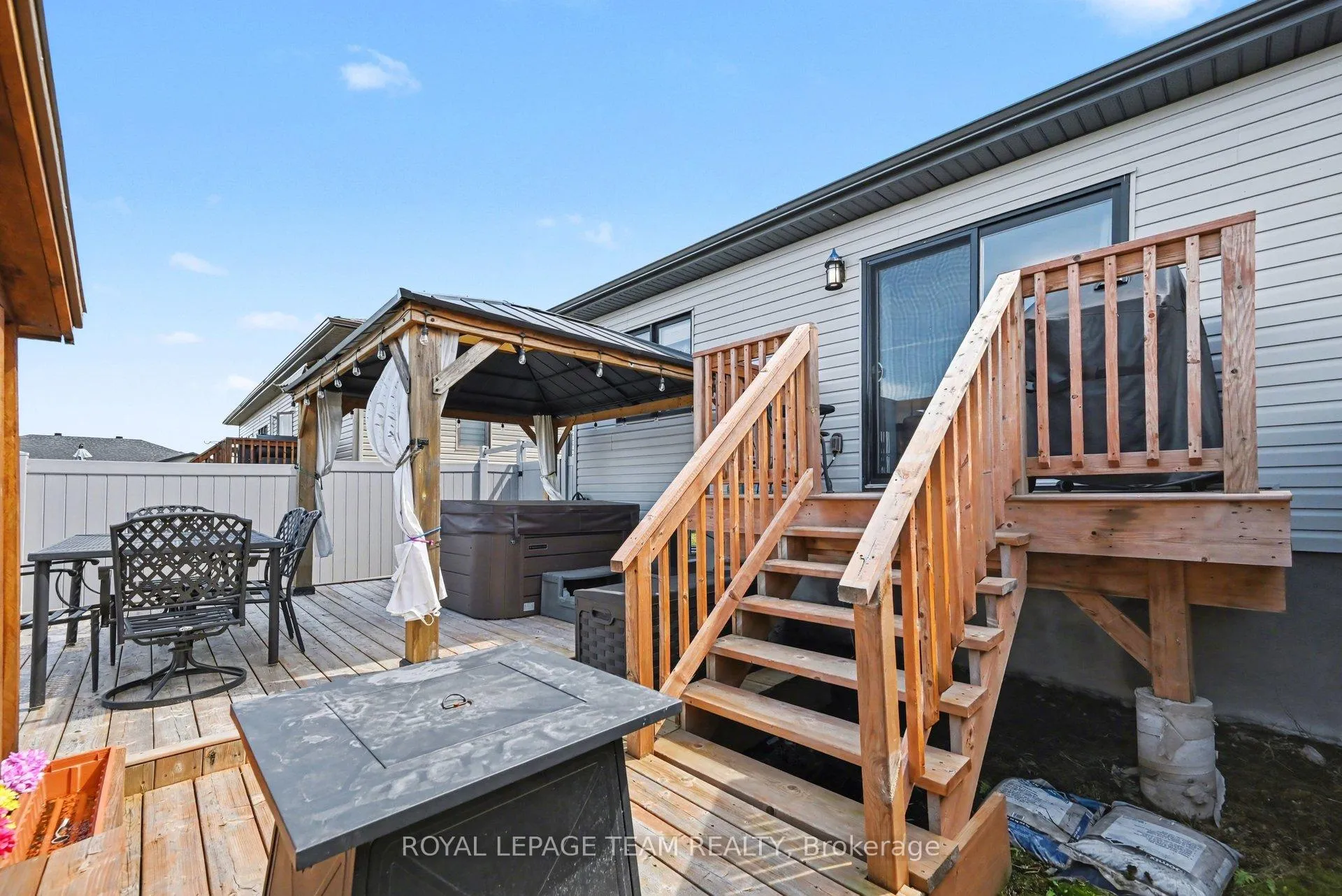 Photo 2 of 442 Arora Crescent, North Dundas, Winchester — HOMEH