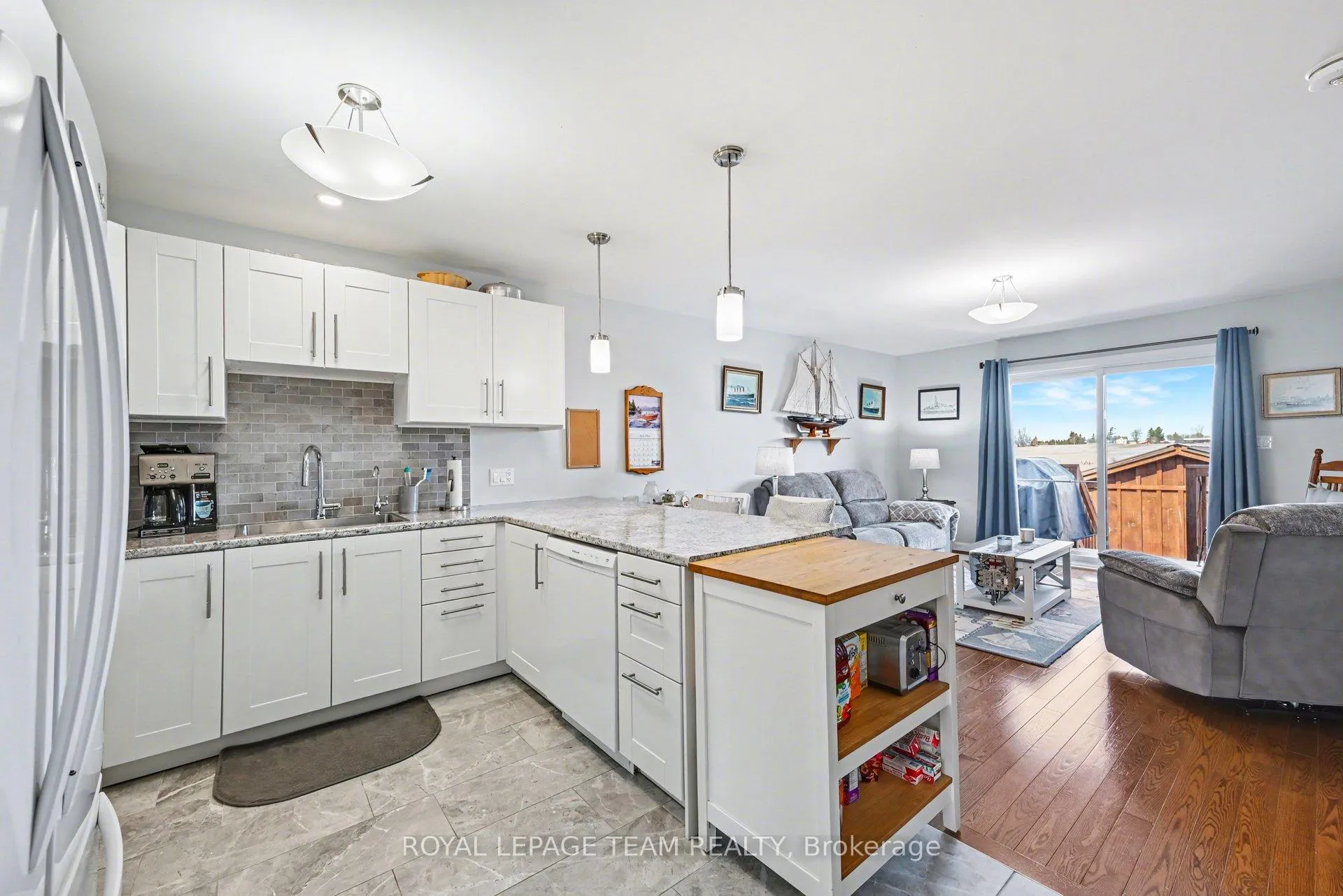 Photo 4 of 442 Arora Crescent, North Dundas, Winchester — HOMEH