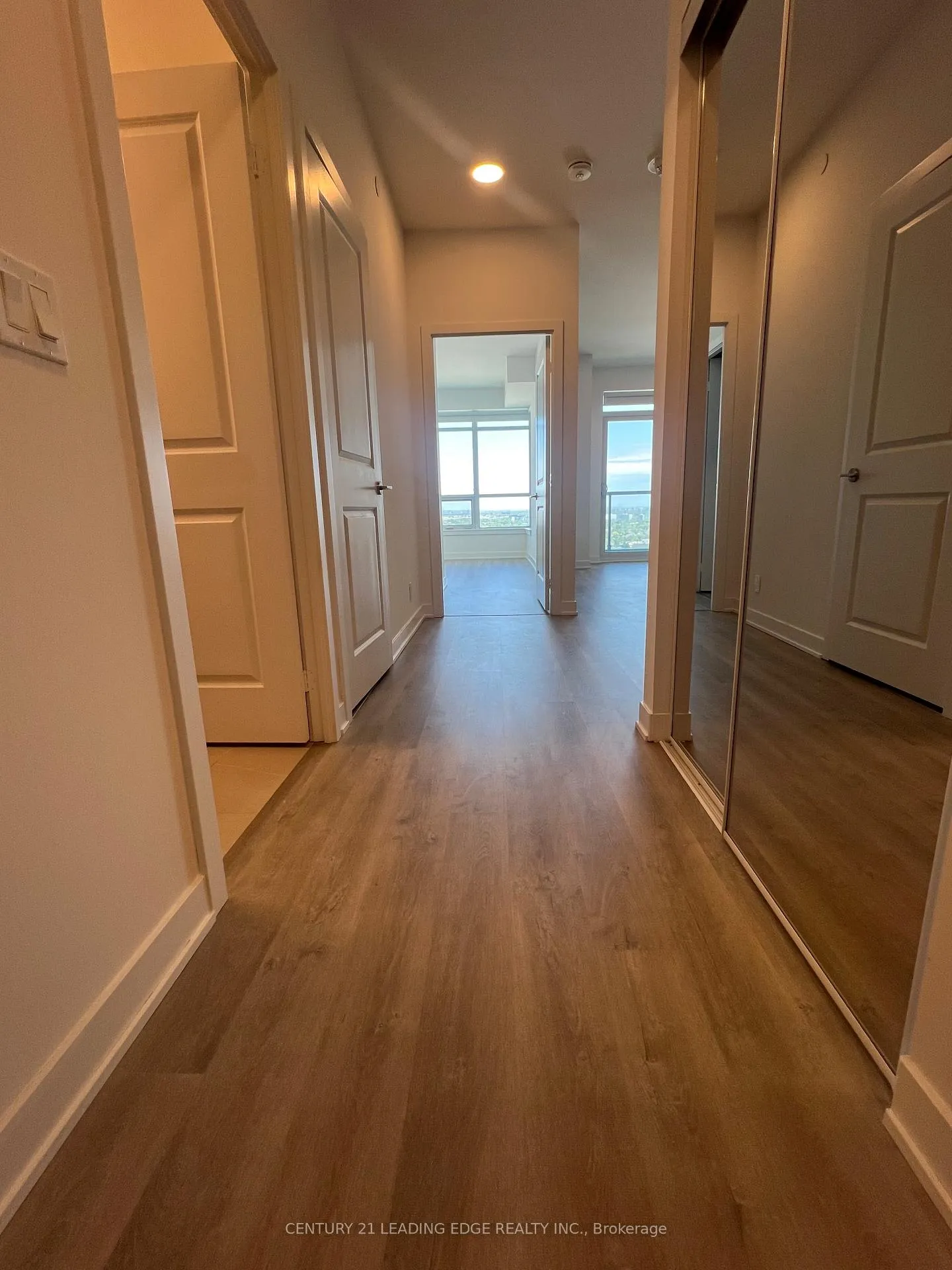 Photo 3 of Unit B-1809, 50 Upper Mall Way, Vaughan, Brownridge — HOMEH